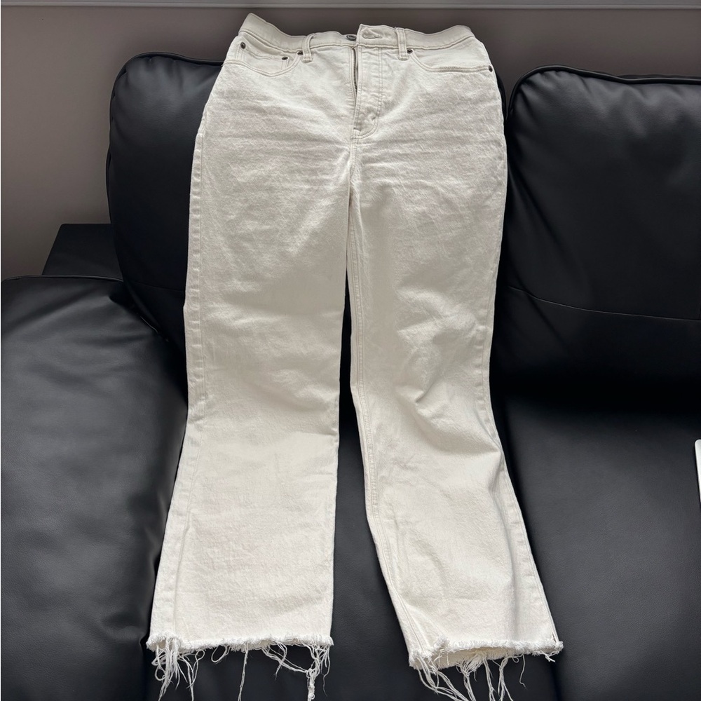 Abercrombie & Fitch ivory 90s relaxed jean high rise. Barely worn